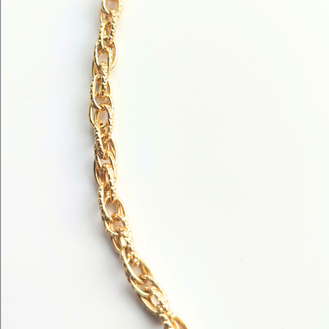 Simplistic Interlocking Chain