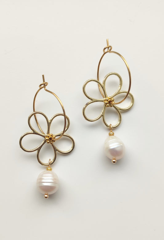 Daisy Pearl Earrings