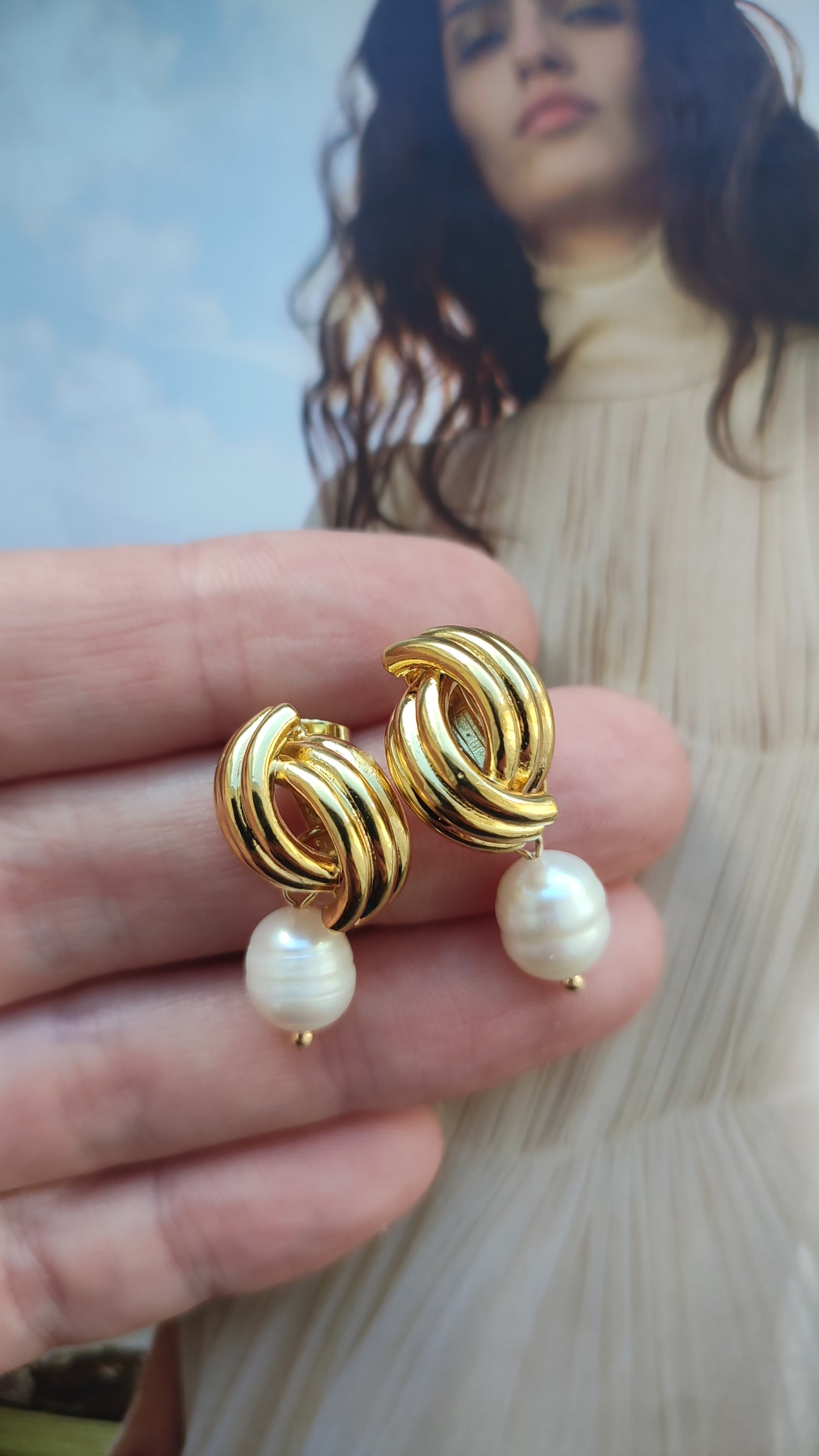 Twisted Pearl Earrings