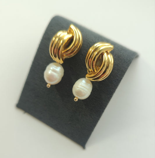 Twisted Pearl Earrings