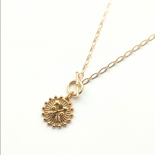 Arrow Design Disc Pendant Necklace