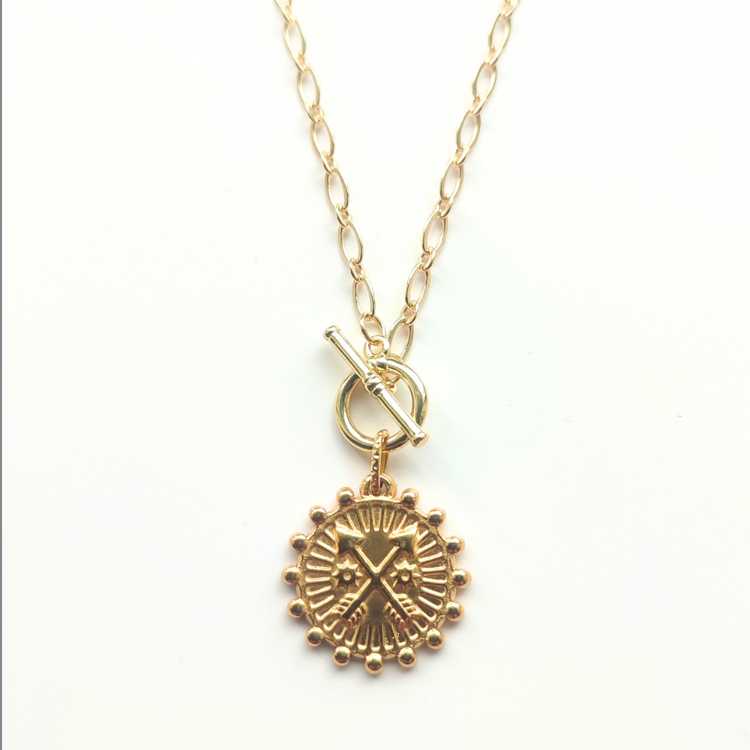 Arrow Design Disc Pendant Necklace