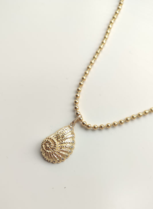 Shell Pendant Ball Necklace