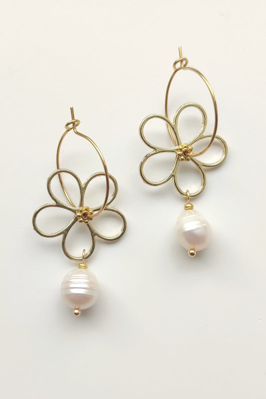 Daisy Pearl Earrings